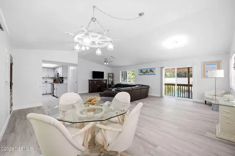 Dining - 8180 Anchor Point Dr, Weeki Wachee, FL 34607 photo 2 of 2