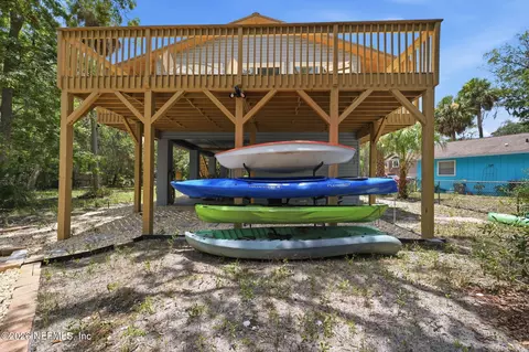 Exterior - 8180 Anchor Point Dr, Weeki Wachee, FL 34607 photo 14 of 15