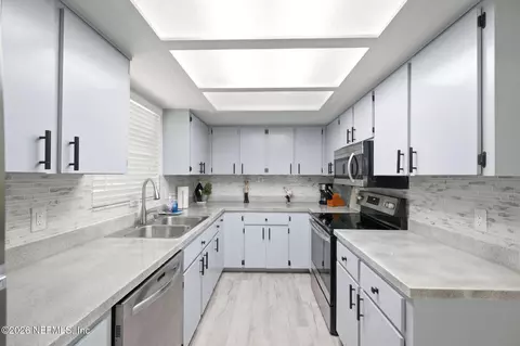 Kitchen - 8180 Anchor Point Dr, Weeki Wachee, FL 34607 photo 2 of 4