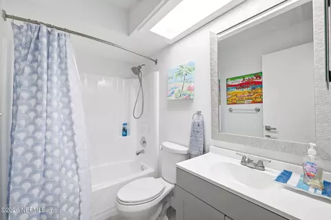Bath - 8180 Anchor Point Dr, Weeki Wachee, FL 34607 photo 2 of 2