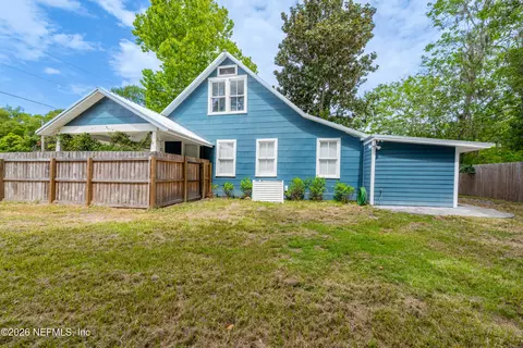 Exterior - 511 E Washington St, Starke, FL 32091 photo 7 of 11