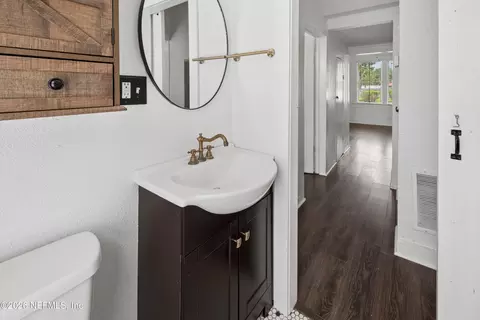Entry Way - 511 E Washington St, Starke, FL 32091 photo 2 of 9