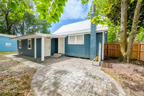 Exterior - 511 E Washington St, Starke, FL 32091 photo 9 of 11