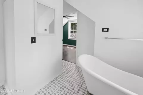 Bath - 511 E Washington St, Starke, FL 32091 photo 5 of 5