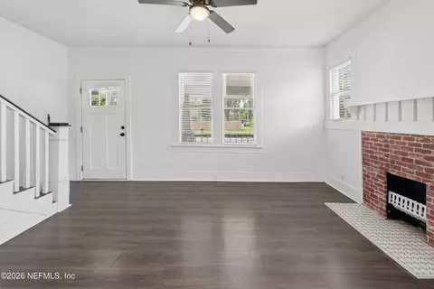 Living - 511 E Washington St, Starke, FL 32091 photo 5 of 7