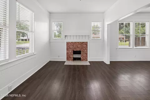 Living - 511 E Washington St, Starke, FL 32091 photo 2 of 7