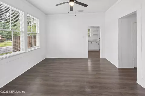 Living - 511 E Washington St, Starke, FL 32091 photo 6 of 7