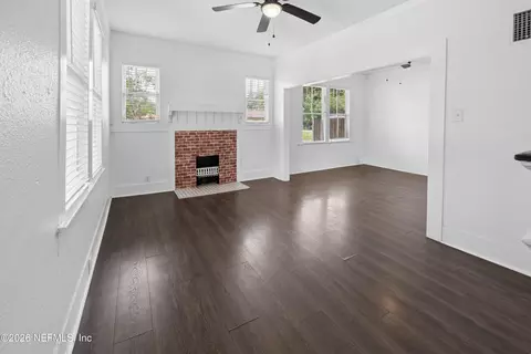 Living - 511 E Washington St, Starke, FL 32091 photo 1 of 7