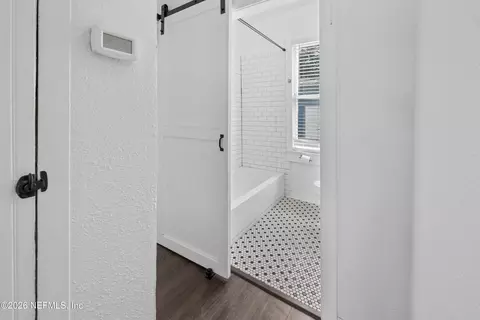 Entry Way - 511 E Washington St, Starke, FL 32091 photo 3 of 9
