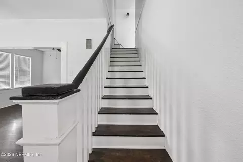 Entry Way - 511 E Washington St, Starke, FL 32091 photo 8 of 9