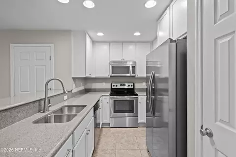 Kitchen - 24 Islander Ct, Saint Augustine, FL 32080 photo 4 of 4