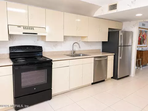 4770 Fountains Dr S #302, Lake Worth, FL 33467