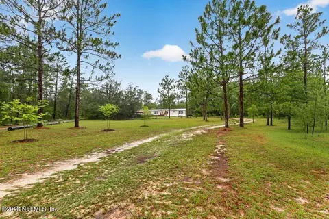197 Melrose Landing Dr, Hawthorne, FL 32640
