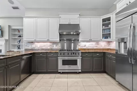 Kitchen - 649 Treehouse Cir, Saint Augustine, FL 32095 photo 7 of 10