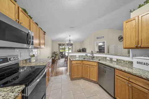 Kitchen - 76170 Long Leaf Loop, Yulee, FL 32097 photo 3 of 4