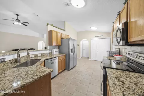 Kitchen - 76170 Long Leaf Loop, Yulee, FL 32097 photo 2 of 4