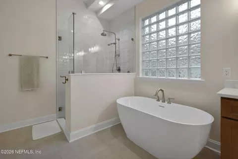 Bath - 513 Wetherby Ln, Saint Augustine, FL 32092 photo 3 of 8