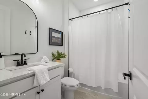Bath - 3951 Myrtle St, Saint Augustine, FL 32084 photo 2 of 6