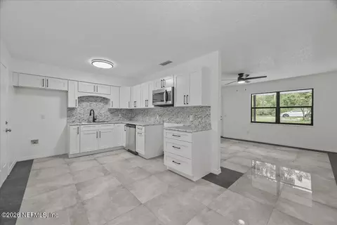 109 Ivey Rd, San Mateo, FL 32187