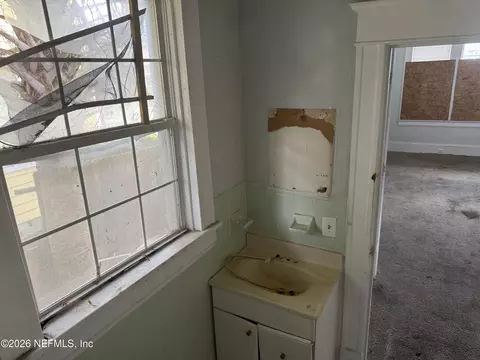 Bath - 33 E 18th St, Jacksonville, FL 32206 photo 2 of 2