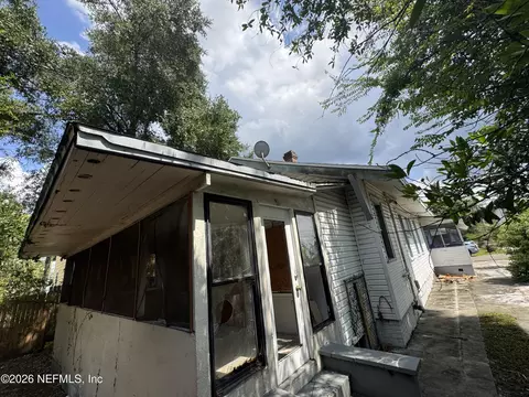 Exterior - 33 E 18th St, Jacksonville, FL 32206 photo 3 of 7