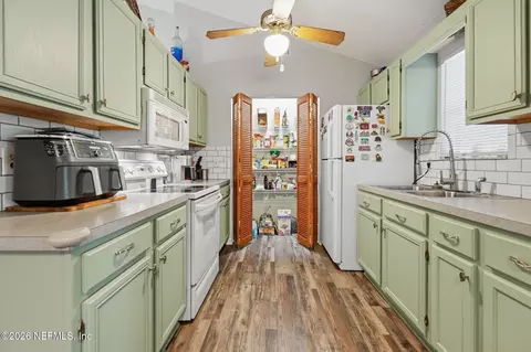 Kitchen - 209 Scott St, Interlachen, FL 32148 photo 2 of 2