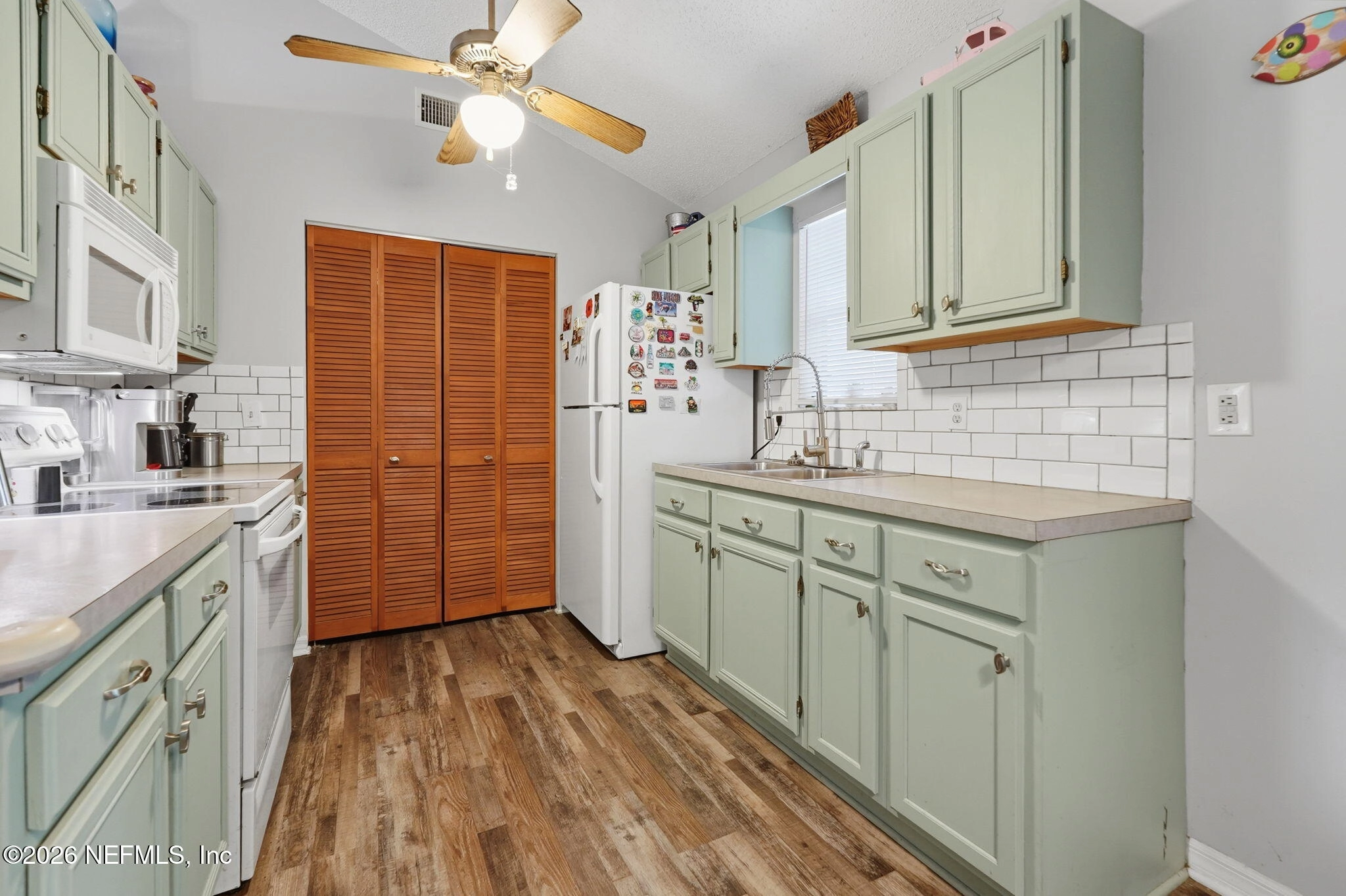 Kitchen - 209 Scott St, Interlachen, FL 32148 photo 1 of 2