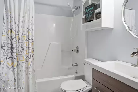 Bath - 209 Scott St, Interlachen, FL 32148 photo 2 of 2