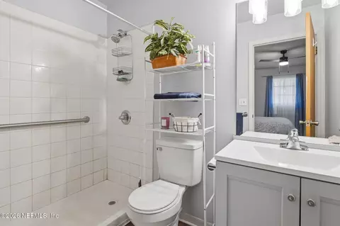 Bath - 209 Scott St, Interlachen, FL 32148 photo 1 of 2