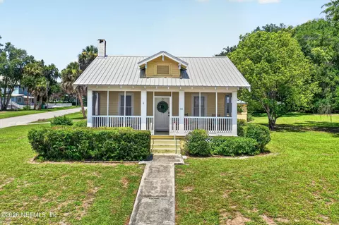 101 N Lake St, Crescent City, FL 32112