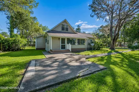 Exterior - 403 S Cherry St, Starke, FL 32091 photo 4 of 12