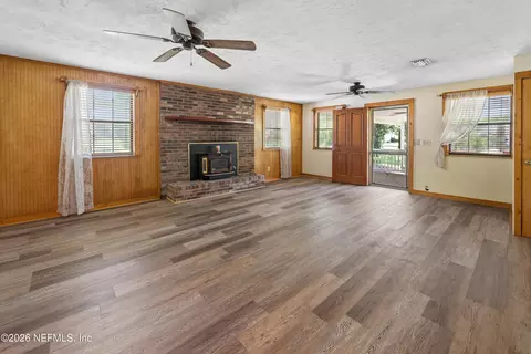 Living - 403 S Cherry St, Starke, FL 32091 photo 2 of 3
