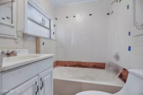 Bath - 5630 Patsy Anne Dr, Jacksonville, FL 32207 photo 5 of 5