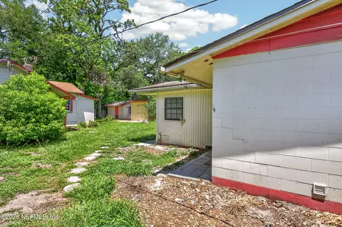 Exterior - 5630 Patsy Anne Dr, Jacksonville, FL 32207 photo 7 of 14