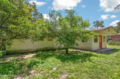 Exterior - 5630 Patsy Anne Dr, Jacksonville, FL 32207 photo 9 of 14