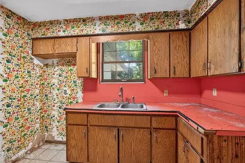 Kitchen - 5630 Patsy Anne Dr, Jacksonville, FL 32207 photo 2 of 3