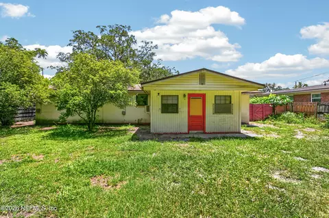 Exterior - 5630 Patsy Anne Dr, Jacksonville, FL 32207 photo 8 of 14