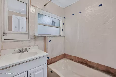 Bath - 5630 Patsy Anne Dr, Jacksonville, FL 32207 photo 4 of 5