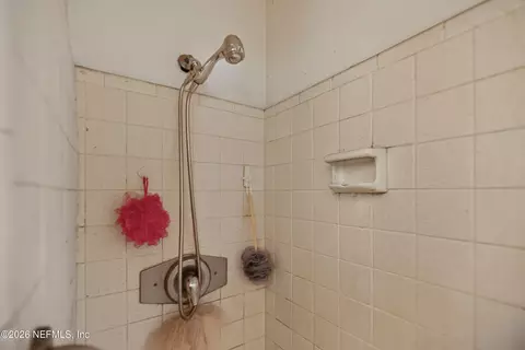 Bath - 5630 Patsy Anne Dr, Jacksonville, FL 32207 photo 2 of 5