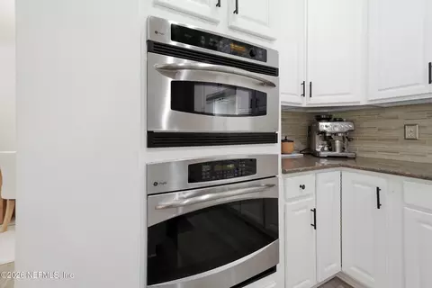 Kitchen - 804 Stelling Ct, Saint Johns, FL 32259 photo 4 of 6