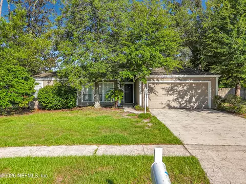 8174 Loch Lomond Ln, Jacksonville, FL 32244