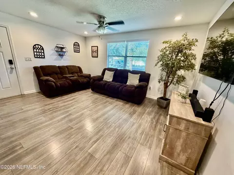 4751 Lincrest Dr N, Jacksonville, FL 32208
