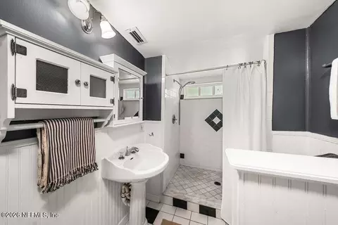 Bath - 414 E 6th St, Jacksonville, FL 32206 photo 2 of 5