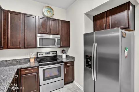 Kitchen - 1015 Golden Lake Loop, Saint Augustine, FL 32084 photo 2 of 2