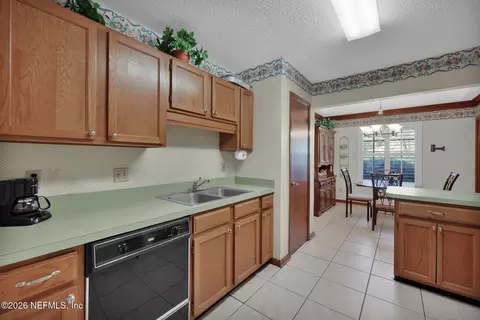 Kitchen - 475 Springbrook Dr, Fleming Island, FL 32003 photo 3 of 4