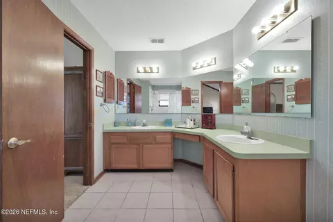 Bath - 475 Springbrook Dr, Fleming Island, FL 32003 photo 2 of 3