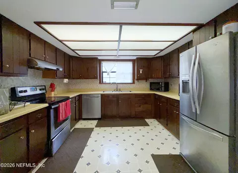 Kitchen - 160 Keuka Rd, Interlachen, FL 32148 photo 1 of 1