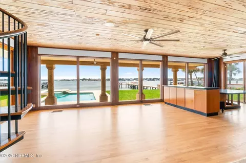 Living - 49 Dolphin Dr, Saint Augustine, FL 32080 photo 3 of 9