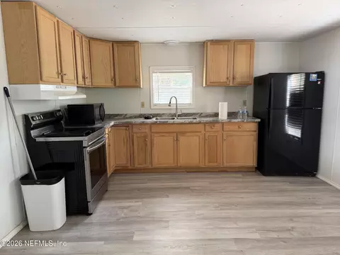 129 Lake Como Dr, Pomona Park, FL 32181