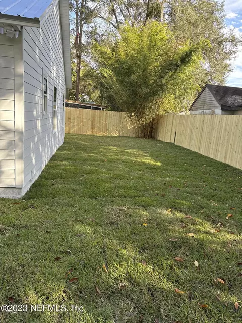 Exterior - 887 E Aiken St, Saint Augustine, FL 32084 photo 3 of 7